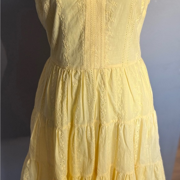 Beautiful pastel yellow eyelet dress by Laundry by Shelli Segal - Picture 6 of 11